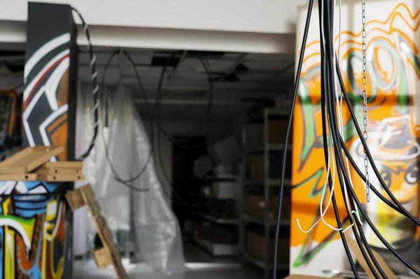 Urban exploration : a complete guide to graffiti mural Art